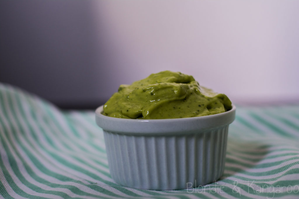 Frytki z batatów i guacamole/Sweet potato chips with guacamole