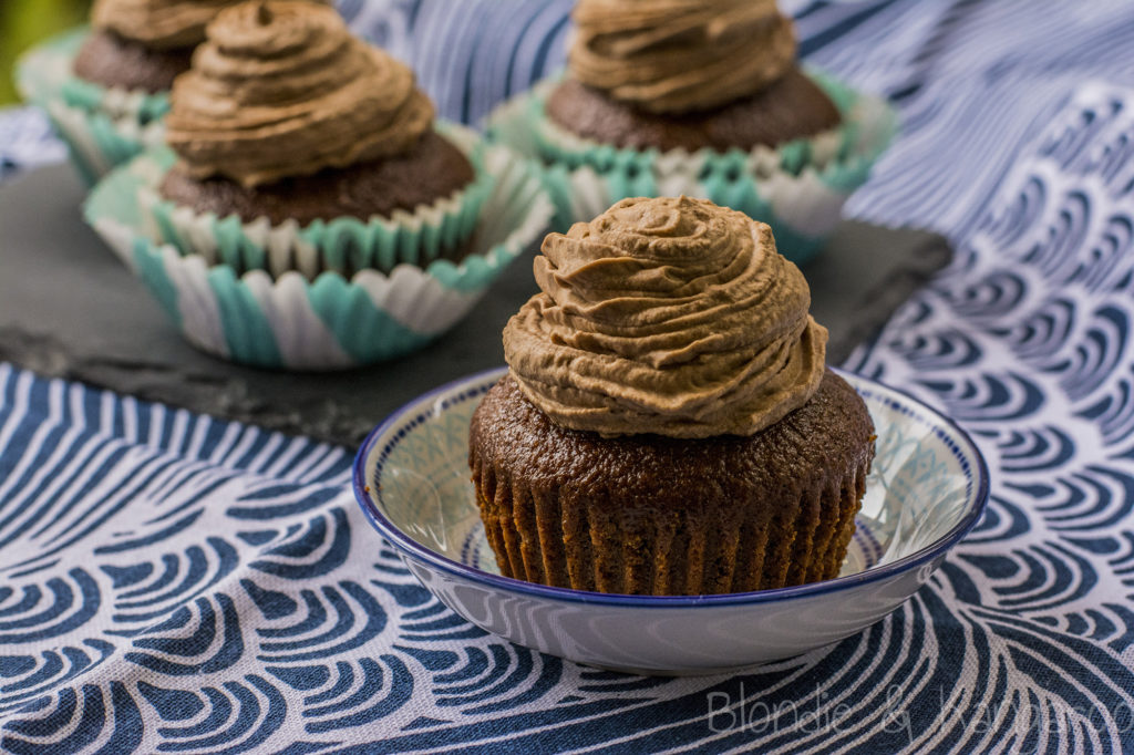 Czekoladowe babeczki dla alergików (bezglutenowe, bez nabiału, bez cukru rafinowanego)/Allergy-friendly chocolate cupcakes (gluten-free, dairy-free, refined sugar-free)