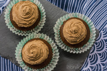 Czekoladowe babeczki dla alergików (bezglutenowe, bez nabiału, bez cukru rafinowanego)/Allergy-friendly chocolate cupcakes (gluten-free, dairy-free, refined sugar-free)