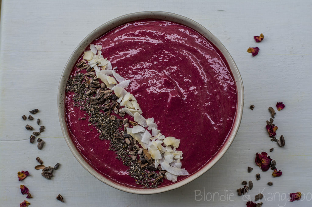 Smoothie bowl z burakiem/Beetroot smoothie bowl