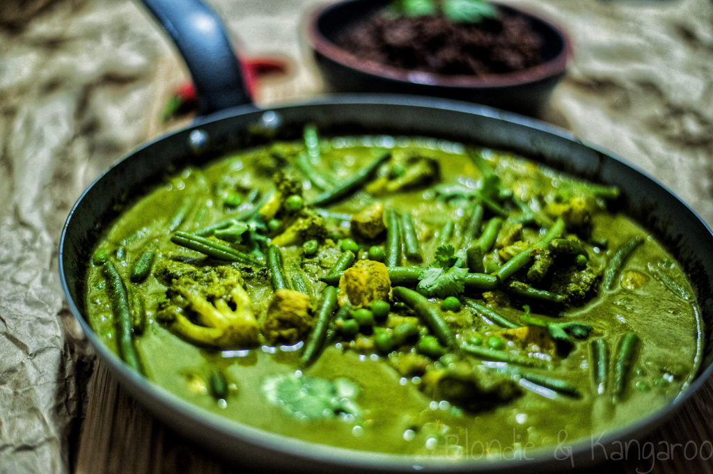 Zielone curry z kurczakiem i warzywami/Green curry with chicken and veggies